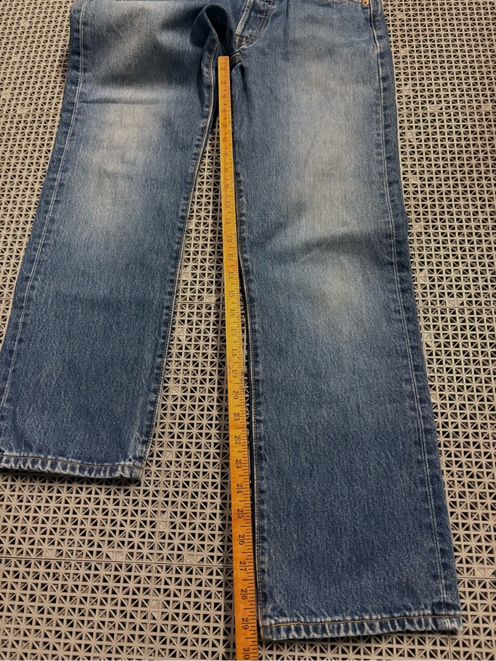 Vintage Levi's 501 Dark Wash Button-Fly Blue Jeans - Y2K - Picture 9 of 10